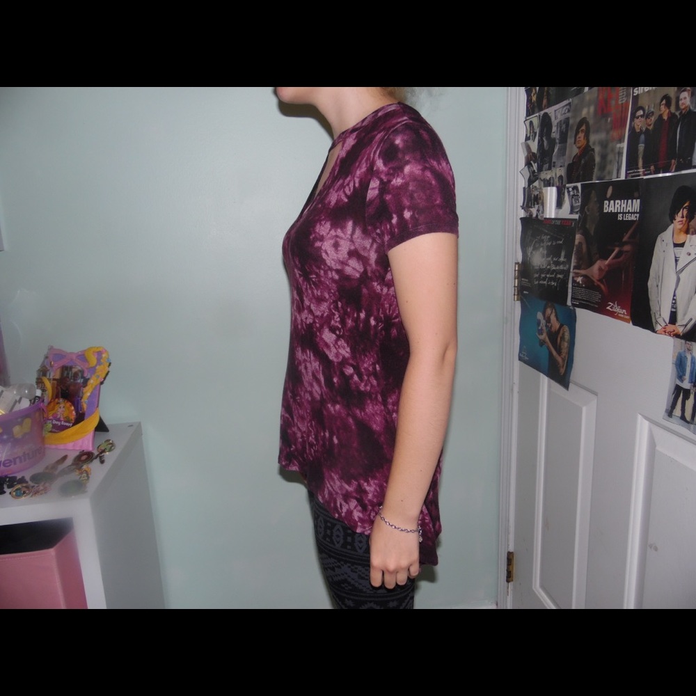 Keyhole Top - Picture 3 of 4